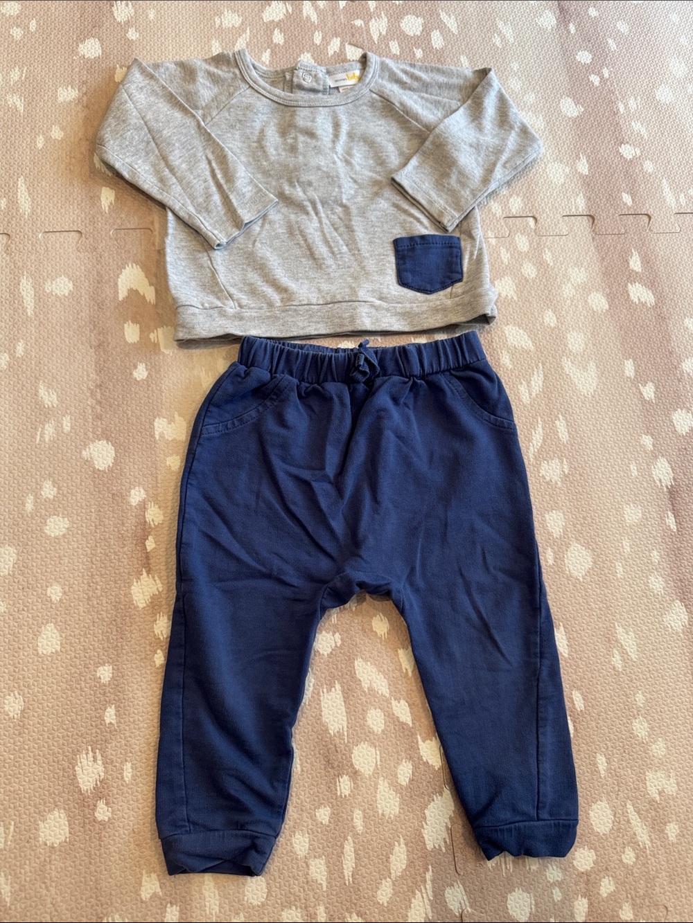 Bloomieās Baby 2-Piece Sweatshirt & Jogger Set Gray/Navy 18M Cozy Cotton
